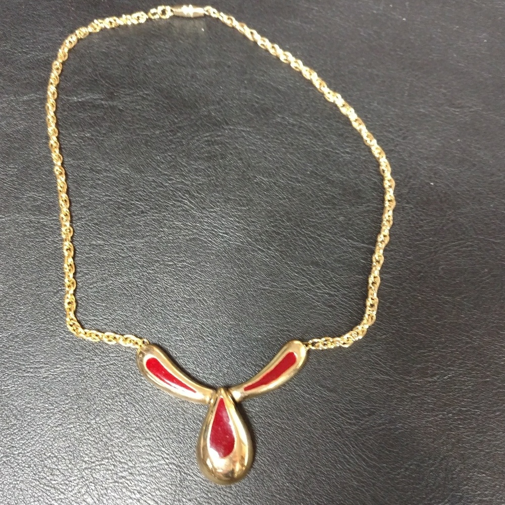 Vintage gold tone and red/maroon 15" necklace